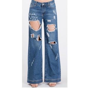 FLARED DISTRESSED JEANS